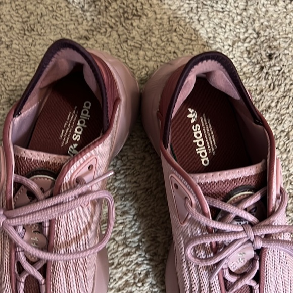Women’s adiform SLTN sneaker size 7 brand new - Picture 4 of 5